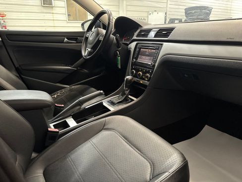 Used 2012 Volkswagen Passat 2.5 SE FWD image 24