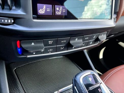 Used 2021 Maserati Levante GranLusso image 34