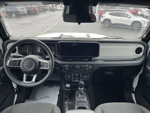 Used 2025 Jeep Wrangler Unlimited Sahara image 20