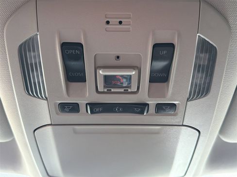 Used 2021 Toyota Highlander XLE image 33