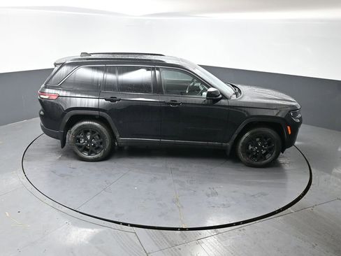 New 2026 Jeep Grand Cherokee Laredo AWD/4WD image 30