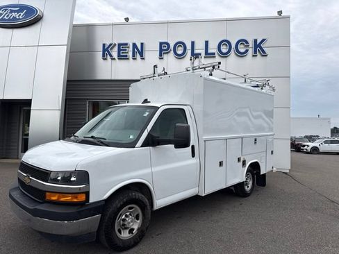 Used 2023 Chevrolet Express 3500 w/ Power Convenience Package RWD image 2