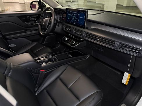 New 2026 Lincoln Corsair Premiere FWD image 8