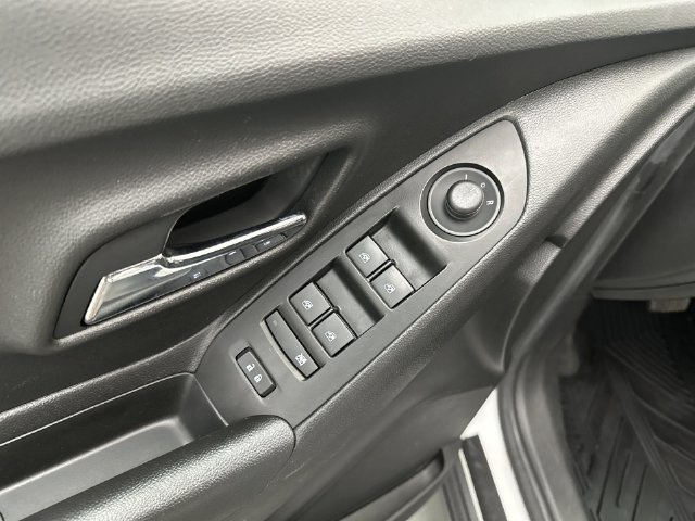 Used 2021 Chevrolet Trax LT w/ Driver Confidence Package AWD/4WD image 19