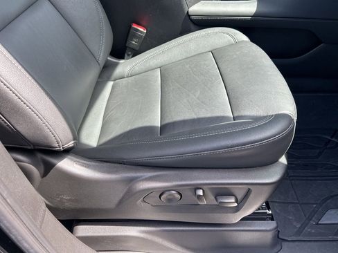 Used 2024 Chevrolet Suburban Z71 w/ Luxury Package image 40