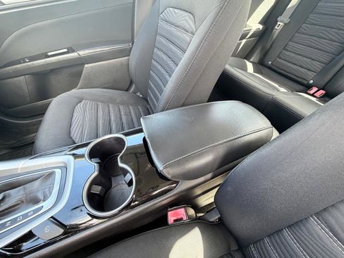 Used 2016 Ford Fusion SE image 15