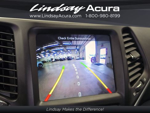 Used 2016 Jeep Cherokee Overland w/ Technology Group AWD/4WD image 17