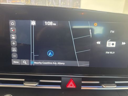 Used 2025 Hyundai Elantra SEL image 15