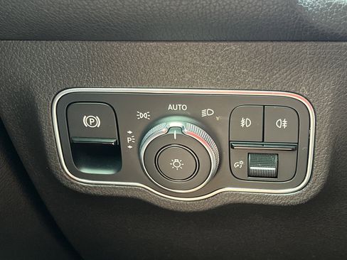 Used 2020 Mercedes-Benz GLB 250 4MATIC image 10