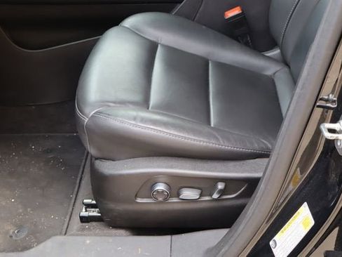 Used 2025 Cadillac XT4 Premium Luxury FWD image 13