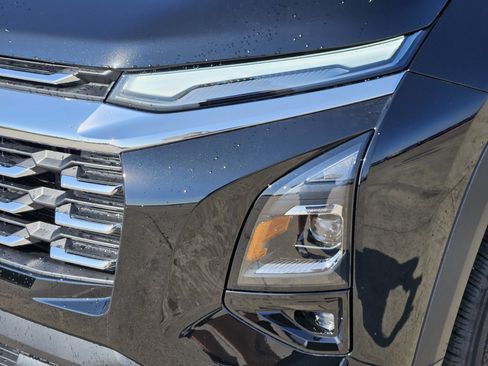 New 2026 Chevrolet Equinox LT w/ Convenience Package II FWD image 5