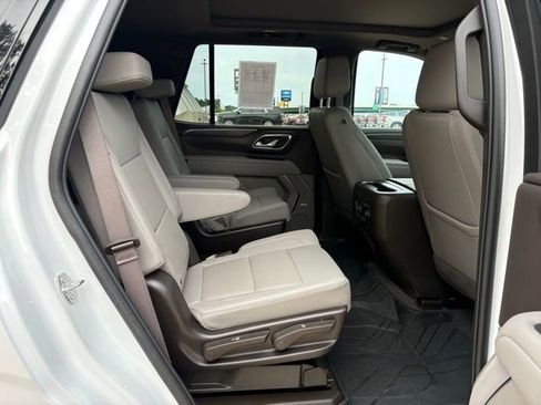Used 2024 Chevrolet Tahoe Z71 w/ Luxury Package AWD/4WD image 15