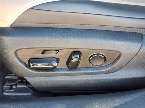 Used 2019 Lexus ES 300h w/ Luxury Package image 14