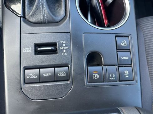 Used 2024 Toyota Highlander LE image 33