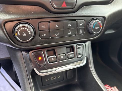 Used 2019 GMC Terrain SLE FWD image 14
