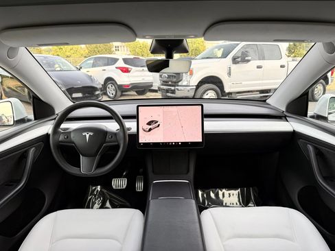 Used 2023 Tesla Model Y Performance AWD/4WD image 2