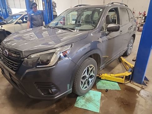 Used 2023 Subaru Forester Premium AWD/4WD image 14