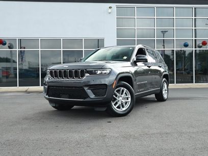 Certified 2025 Jeep Grand Cherokee Laredo w/ Luxury Tech Group I