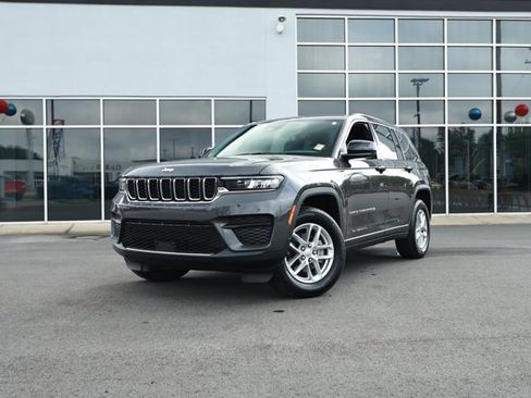 Certified 2025 Jeep Grand Cherokee Laredo w/ Luxury Tech Group I AWD/4WD image 1