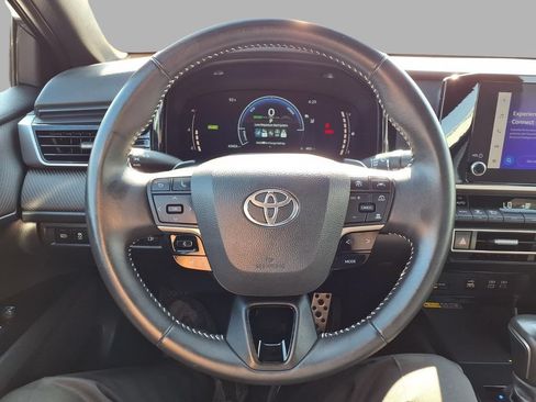 Used 2025 Toyota Camry SE FWD image 17