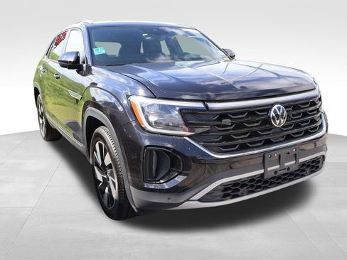 Used 2025 Volkswagen Atlas Cross Sport SE FWD image 12