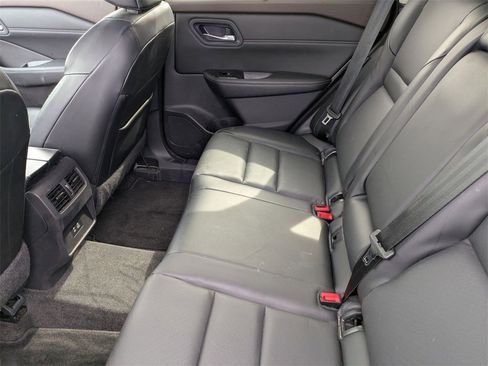 Used 2023 Nissan Rogue SV w/ SV Premium Package image 32