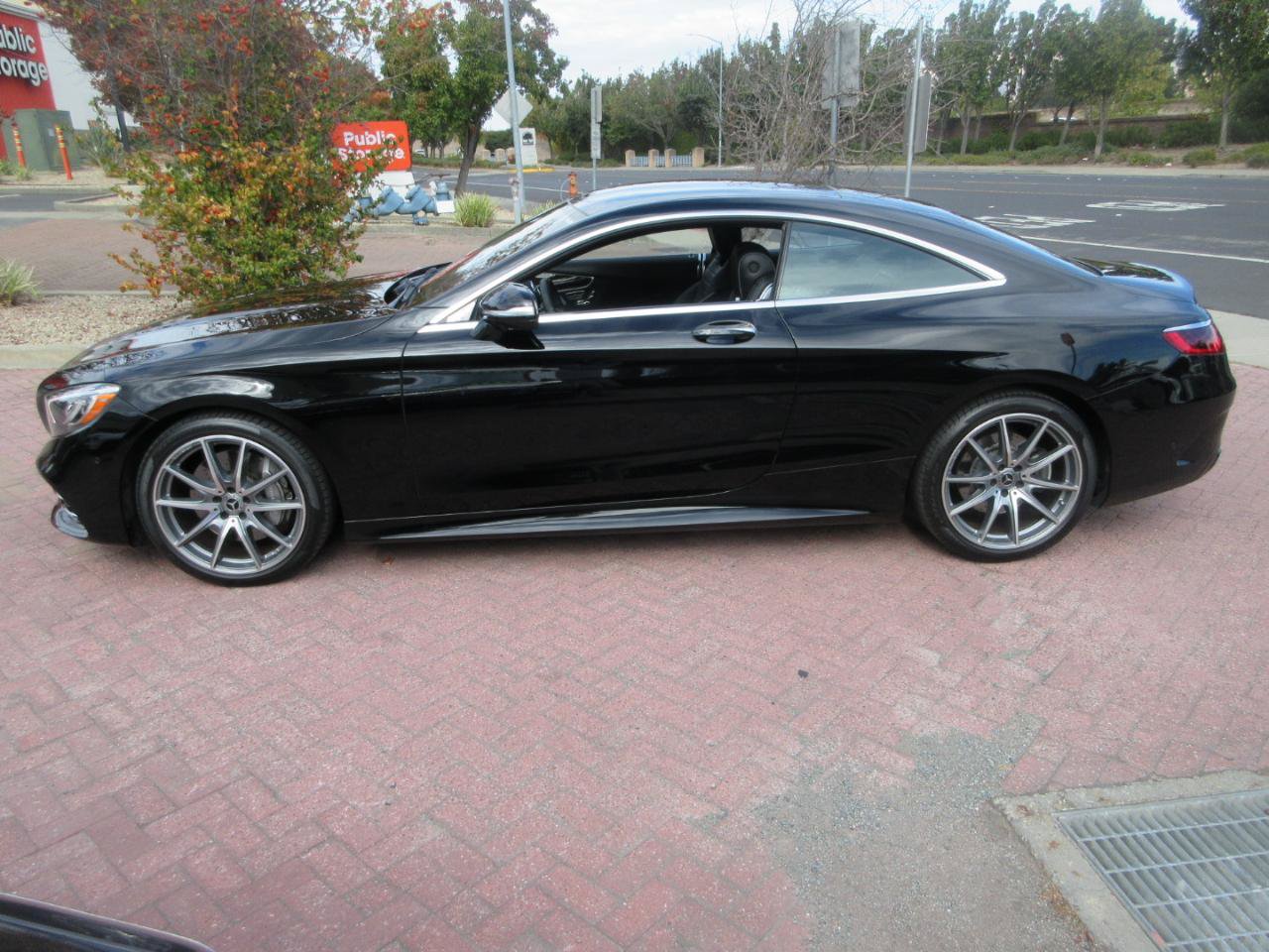 Used 2020 Mercedes-Benz S 560 4MATIC Coupe w/ AMG Line Exterior image 3