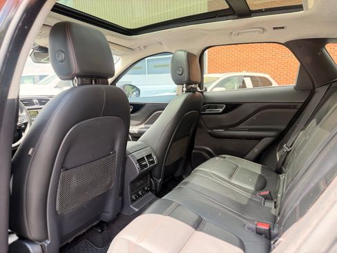 Used 2019 Jaguar F-PACE Prestige AWD/4WD image 17