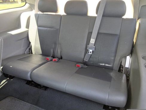 Used 2007 Dodge Durango Limited image 28