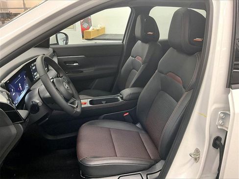 Used 2025 Nissan Kicks SR w/ SR Premium Package image 10