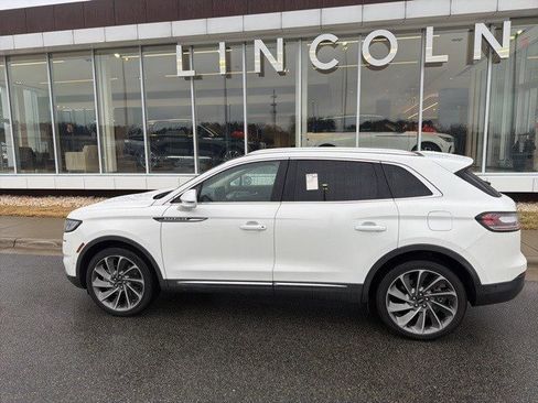 Used 2022 Lincoln Nautilus Reserve w/ Equipment Group 202A image 6