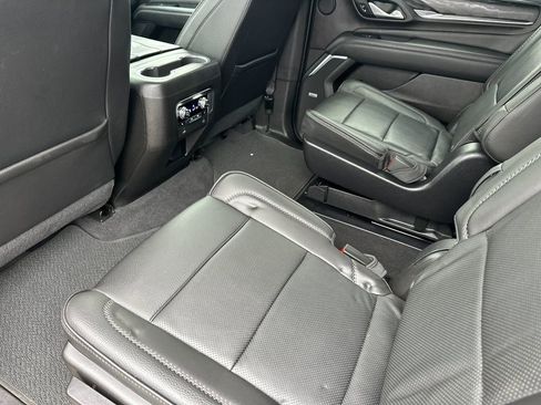 Used 2021 GMC Yukon Denali w/ Denali Premium Package image 11