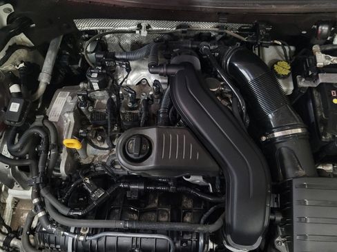 Used 2024 Volkswagen Taos SE image 30