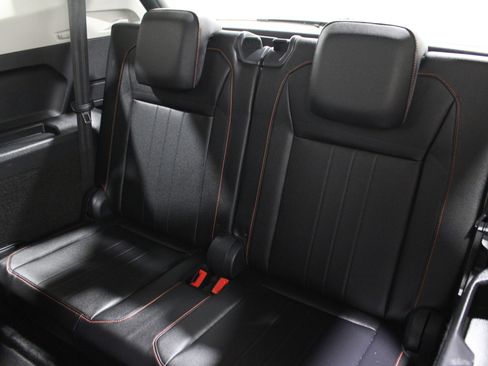 Used 2024 Volkswagen Tiguan SE image 26