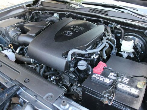 Used 2022 Toyota Tacoma TRD Sport AWD/4WD image 30