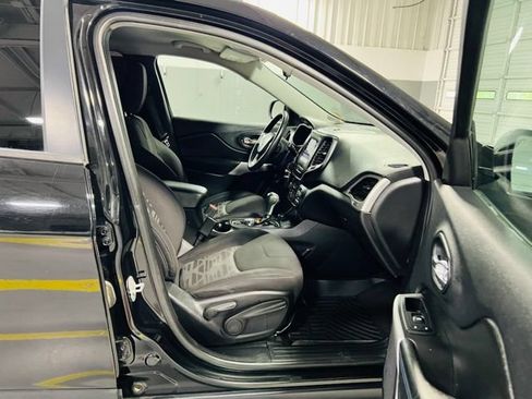 Used 2019 Jeep Cherokee Latitude AWD/4WD image 33