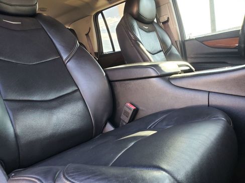 Used 2016 Cadillac Escalade Premium RWD image 37