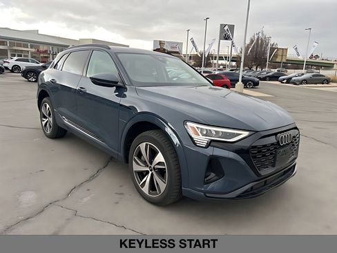 Used 2024 Audi Q8 e-tron Premium image 3