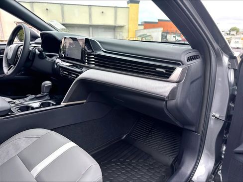 Used 2025 Toyota Camry SE w/ Convenience Package FWD image 19