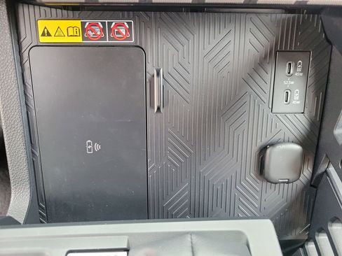 Used 2025 Toyota 4Runner Limited image 32