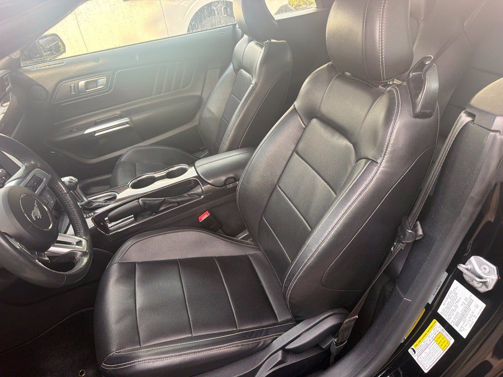 Used 2022 Ford Mustang Premium RWD image 4