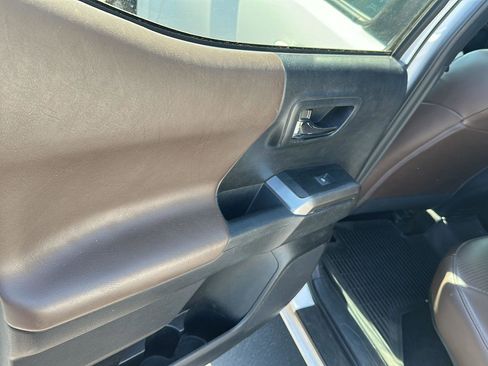 Used 2019 Toyota Tacoma Limited AWD/4WD image 8