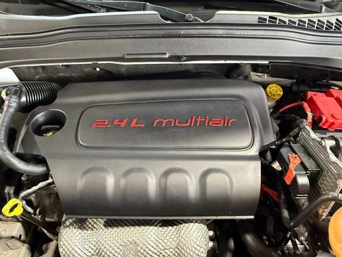 Used 2021 Jeep Renegade Latitude w/ Sun & Sound Group FWD image 39