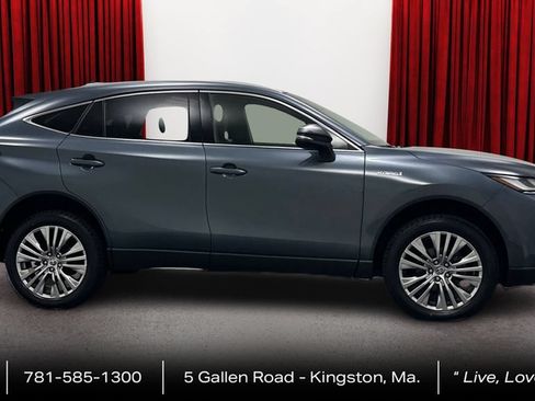 Certified 2021 Toyota Venza XLE w/ Softex Package AWD/4WD image 4