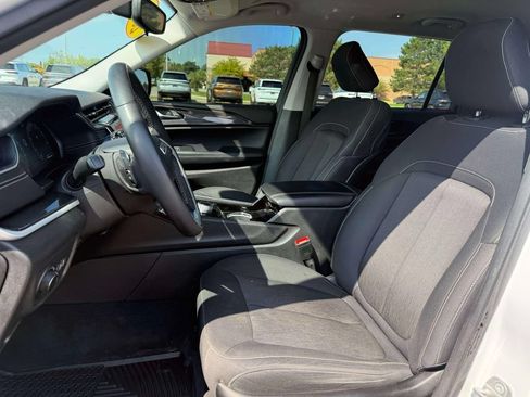 Used 2023 Jeep Grand Cherokee L Laredo w/ Luxury Tech Group I AWD/4WD image 16