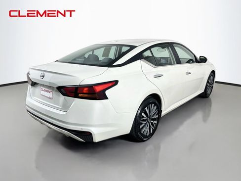 Used 2025 Nissan Altima 2.5 SV FWD image 7