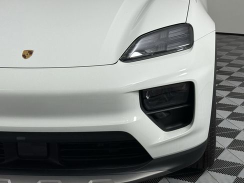 Certified 2025 Porsche Macan 4S Electric AWD/4WD image 11