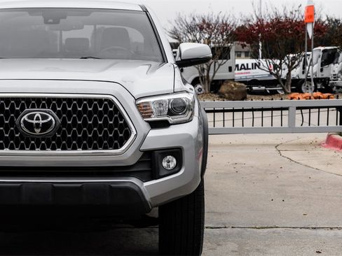 Used 2019 Toyota Tacoma TRD Off-Road image 44