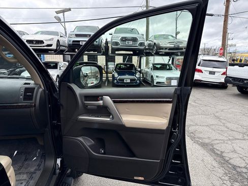 Used 2011 Toyota Land Cruiser w/ Upgrade Pkg AWD/4WD image 11