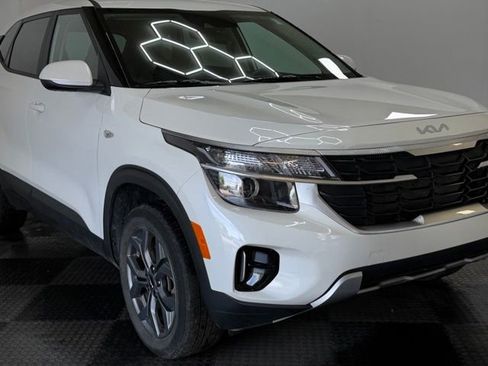 Used 2024 Kia Seltos LX AWD/4WD image 2